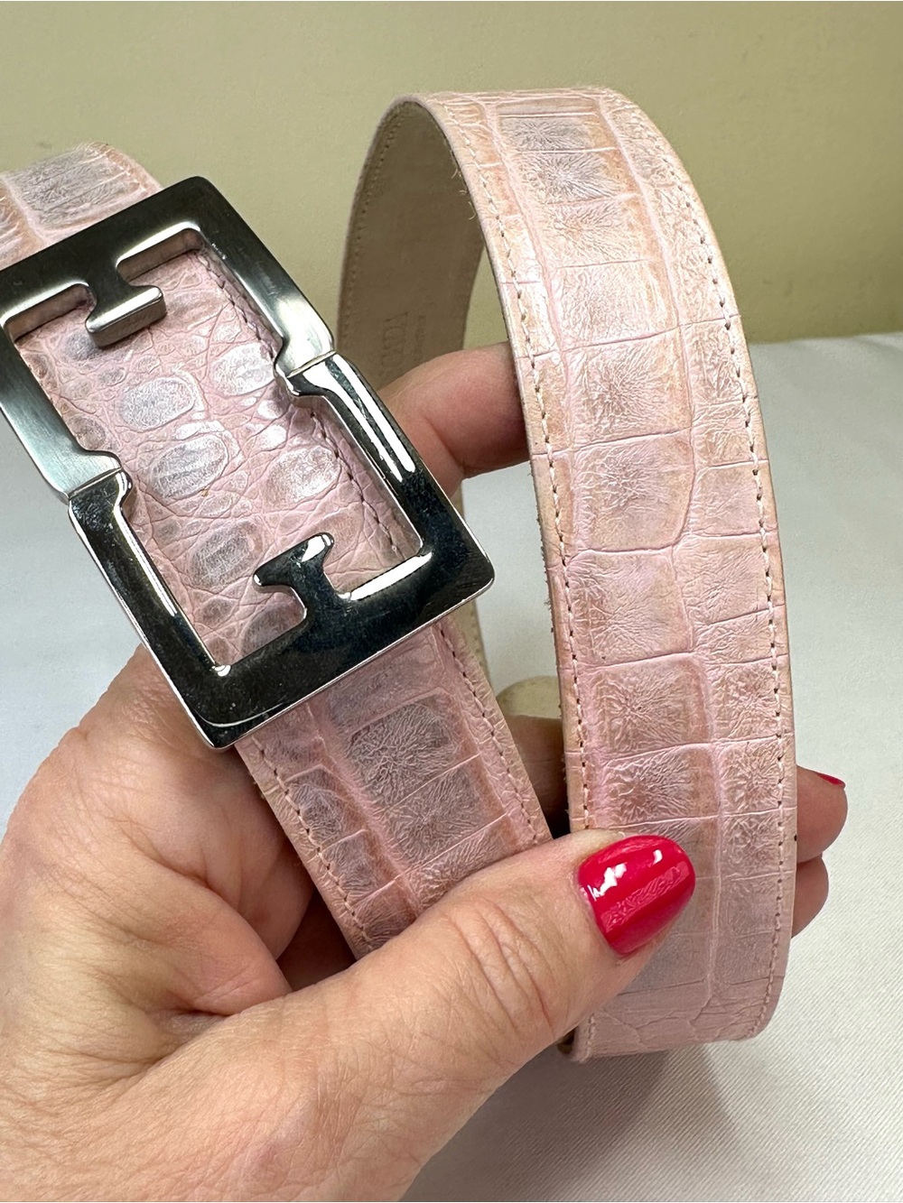 Escada Pink Croc Embossed Leather belt silvertone logo Italy 26-28” holes - Picture 8 of 9